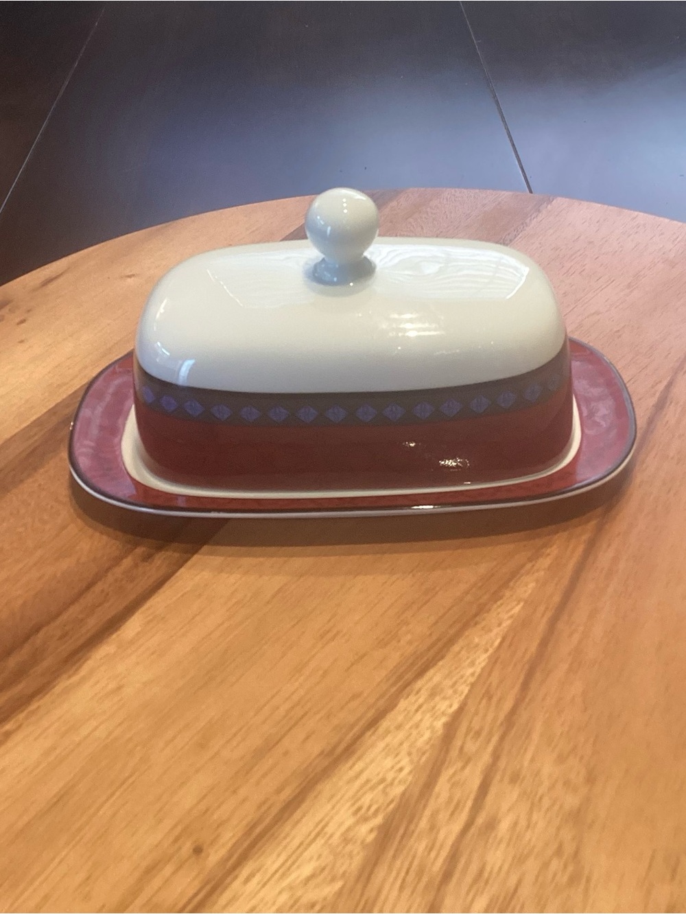 Dansk Quiltings Ruby Flowers Covered Butter Dish w Knob in excellent Condition
